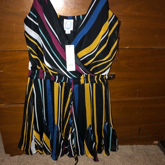 Beautiful romper - Picture 2 of 3